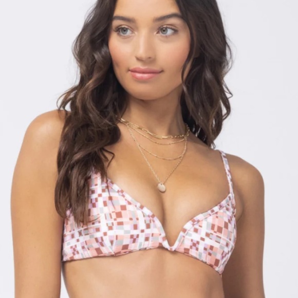 NWT L* SPACE
HELENA-JOY BIKINI TOP IN BLOCK PARTY - Picture 1 of 12